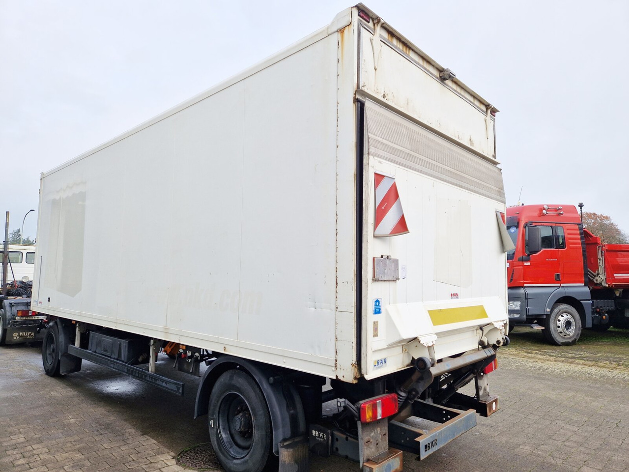 Andere Kleiderkofferanhänger Hofmann, Kleiderkofferanhänger, durchladbar, LBW BÄR, 42 cbm - Closed box trailer: picture 2 Andere Kleiderkofferanhänger Hofmann, Kleiderkofferanhänger, durchladbar, LBW BÄR, 42 cbm - Closed box trailer: picture 2
