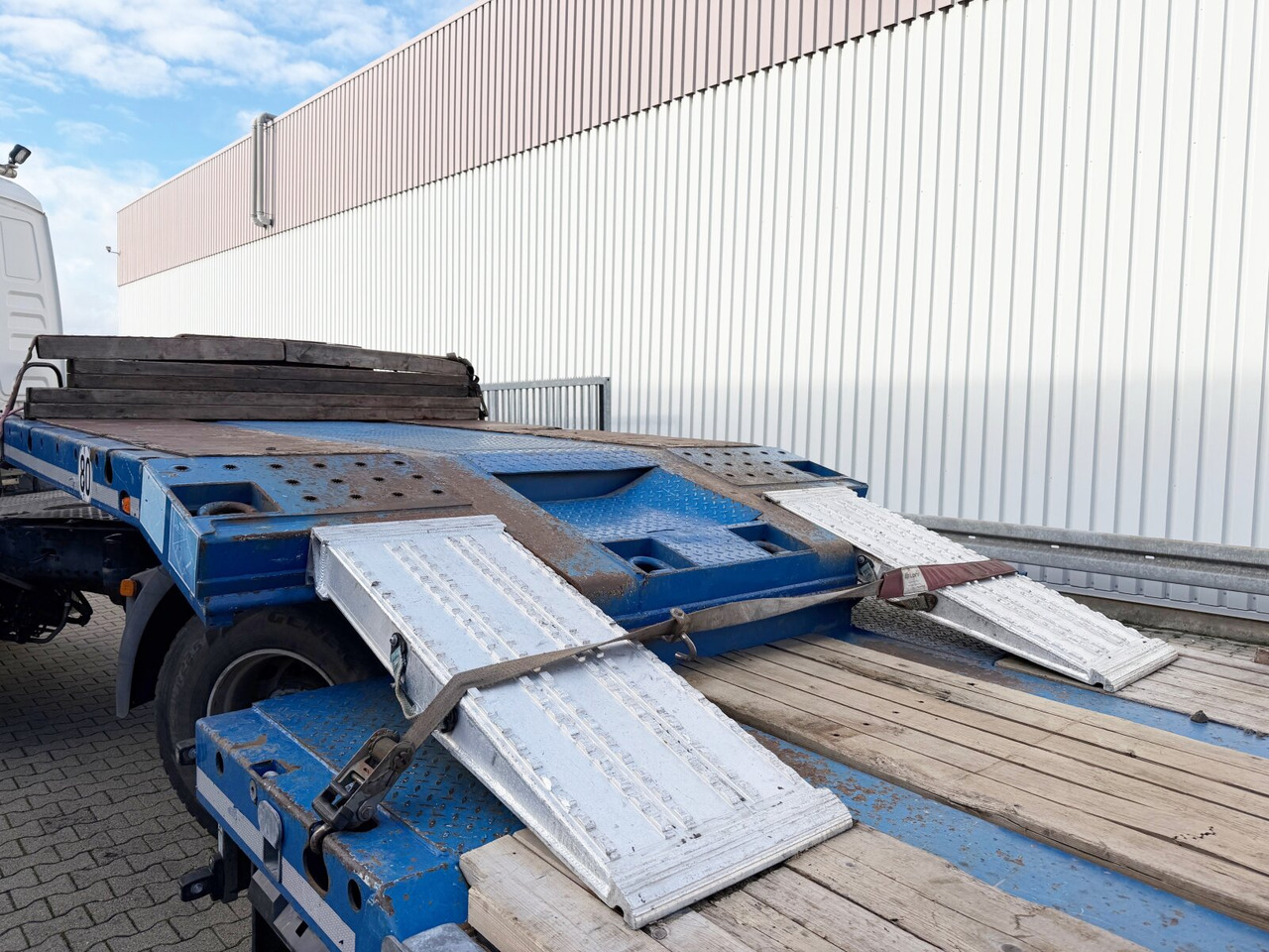 Fliegl SDS 420 T SDS 420 T, Nachlauflenkachse, Verbr. auf 3m, hydr. Rampen - Low loader semi-trailer: picture 5 Fliegl SDS 420 T SDS 420 T, Nachlauflenkachse, Verbr. auf 3m, hydr. Rampen - Low loader semi-trailer: picture 5