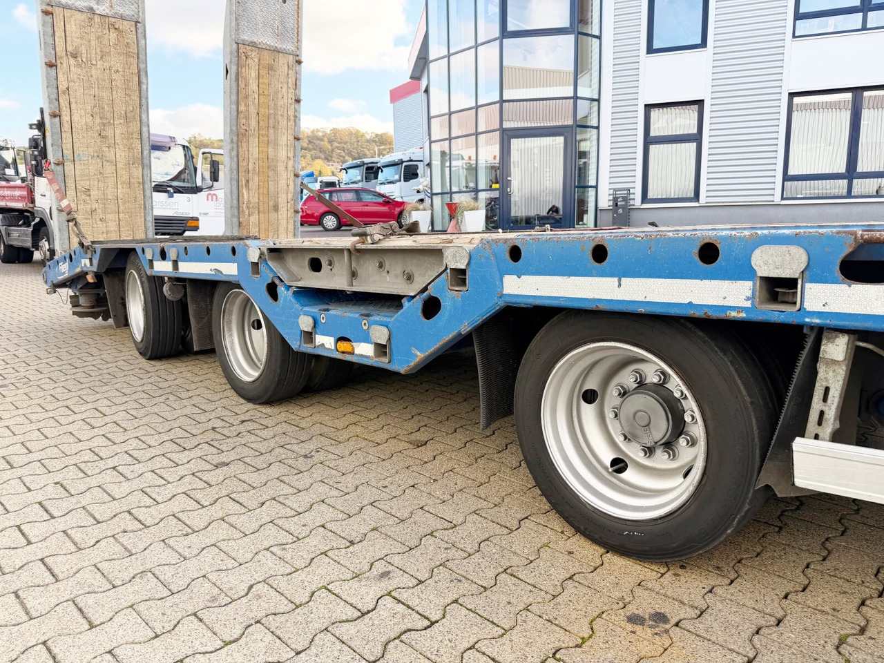 Fliegl SDS 420 T SDS 420 T, Nachlauflenkachse, Verbr. auf 3m, hydr. Rampen - Low loader semi-trailer: picture 2 Fliegl SDS 420 T SDS 420 T, Nachlauflenkachse, Verbr. auf 3m, hydr. Rampen - Low loader semi-trailer: picture 2