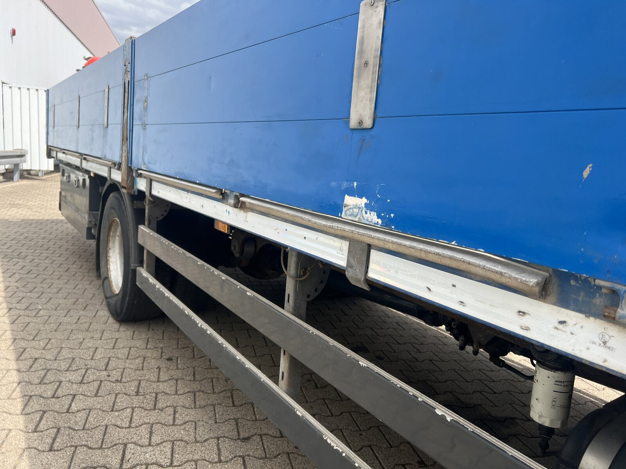 Iveco EuroCargo ML140E25/P 4x2 EuroCargo ML140E25/P 4x2, EEV, 6-Zylinder, 2x AHK - Dropside/ Flatbed truck: picture 3 Iveco EuroCargo ML140E25/P 4x2 EuroCargo ML140E25/P 4x2, EEV, 6-Zylinder, 2x AHK - Dropside/ Flatbed truck: picture 3