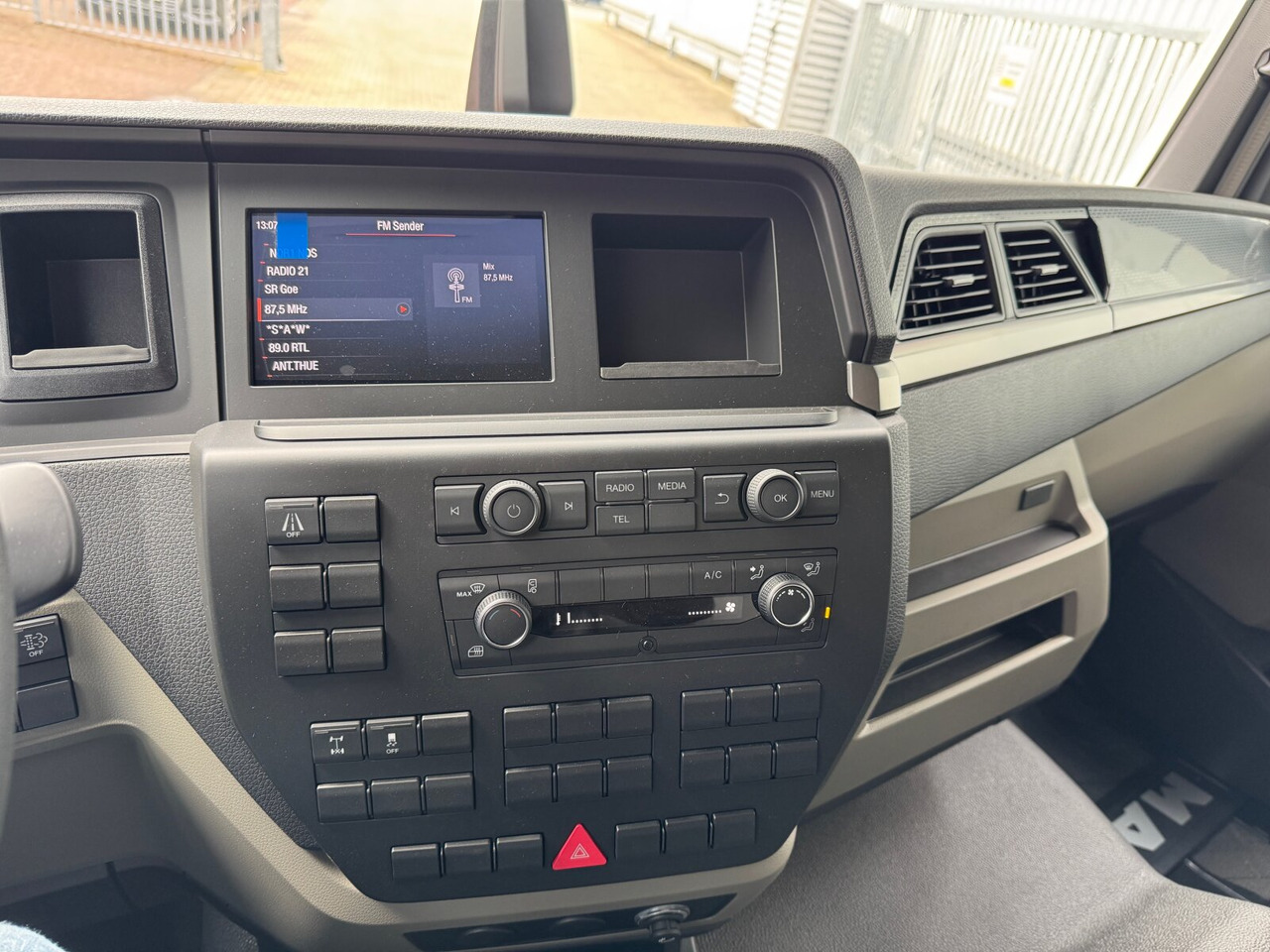 MAN TGL 8.160/190 4x2 BL CH TGL 8.160/190 4x2 BL CH - Tipper: picture 5 MAN TGL 8.160/190 4x2 BL CH TGL 8.160/190 4x2 BL CH - Tipper: picture 5