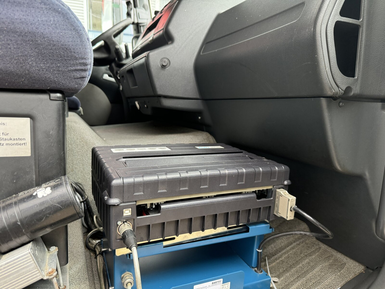 Interior photo 2: Tank truck MAN TGM 18.280 4X2 BL TGM 18.280 4X2 BL, Esterer Tankaufbau ca. 13.910l, 2 Kammern