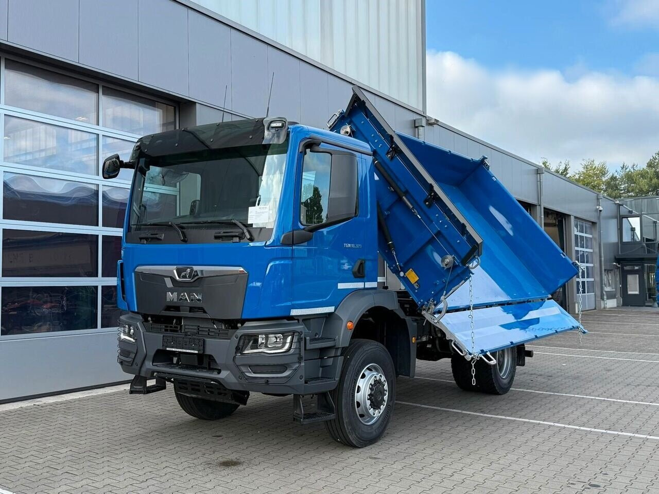 MAN TGM 18.320 4x4 BB CH TGM 18.320 4x4 BB CH, Navi, Meiller Trigenius - Tipper: picture 1 MAN TGM 18.320 4x4 BB CH TGM 18.320 4x4 BB CH, Navi, Meiller Trigenius - Tipper: picture 1