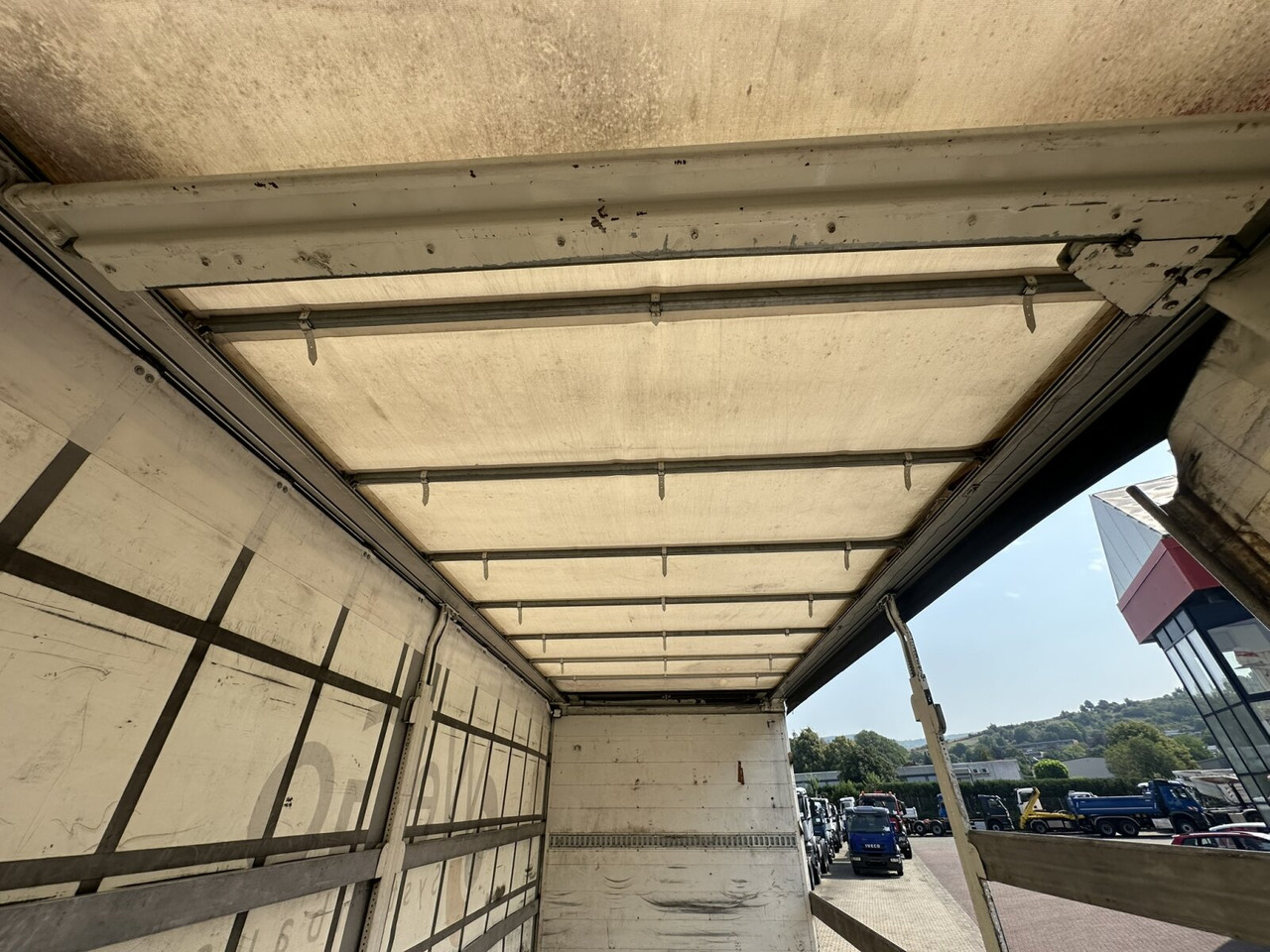 MAN TGS 26.400 6x2-4 LL TGS 26.400 6x2-4 LL, Lenk-/Lift, Edscha, Heckkran Palfinger PK23002-C + Jib PJ060A, Funk - Curtainsider truck, Crane truck: picture 4 MAN TGS 26.400 6x2-4 LL TGS 26.400 6x2-4 LL, Lenk-/Lift, Edscha, Heckkran Palfinger PK23002-C + Jib PJ060A, Funk - Curtainsider truck, Crane truck: picture 4