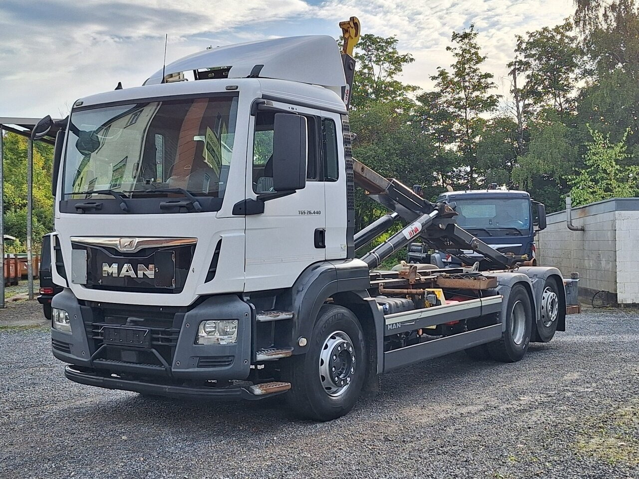 MAN TGS 26.440 6x2-4 BL TGS 26.440 6x2-4 BL, Intarder, Lenk-/Liftachse - Hook lift truck: picture 2 MAN TGS 26.440 6x2-4 BL TGS 26.440 6x2-4 BL, Intarder, Lenk-/Liftachse - Hook lift truck: picture 2