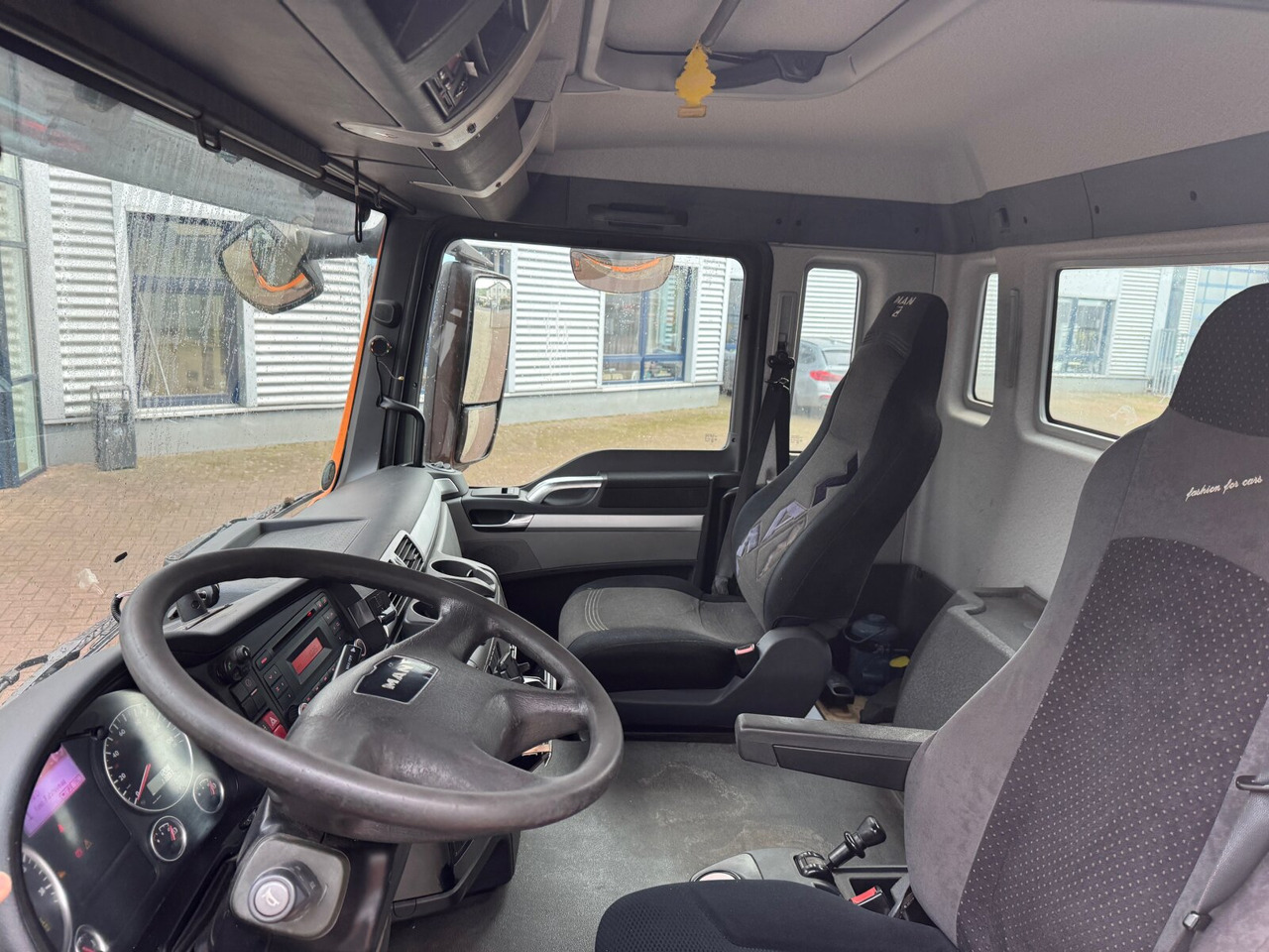 MAN TGS 26.440 6x2-4 BL TGS 26.440 6x2-4 BL, Lenk-/Liftachse, Krankabine, Kran Epsilon Q150Z96 - Hook lift truck, Crane truck: picture 4 MAN TGS 26.440 6x2-4 BL TGS 26.440 6x2-4 BL, Lenk-/Liftachse, Krankabine, Kran Epsilon Q150Z96 - Hook lift truck, Crane truck: picture 4