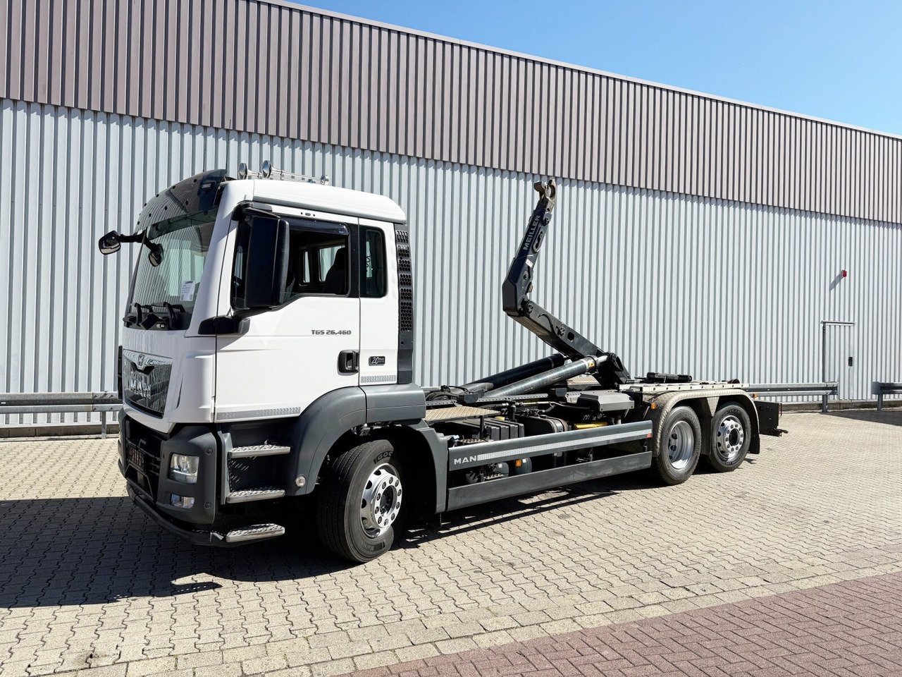 MAN TGS 26.460 6x2-4 BL TGS 26.460 6x2-4 BL, Lenk-/Liftachse, Motorabtrieb - Hook lift truck: picture 1 MAN TGS 26.460 6x2-4 BL TGS 26.460 6x2-4 BL, Lenk-/Liftachse, Motorabtrieb - Hook lift truck: picture 1