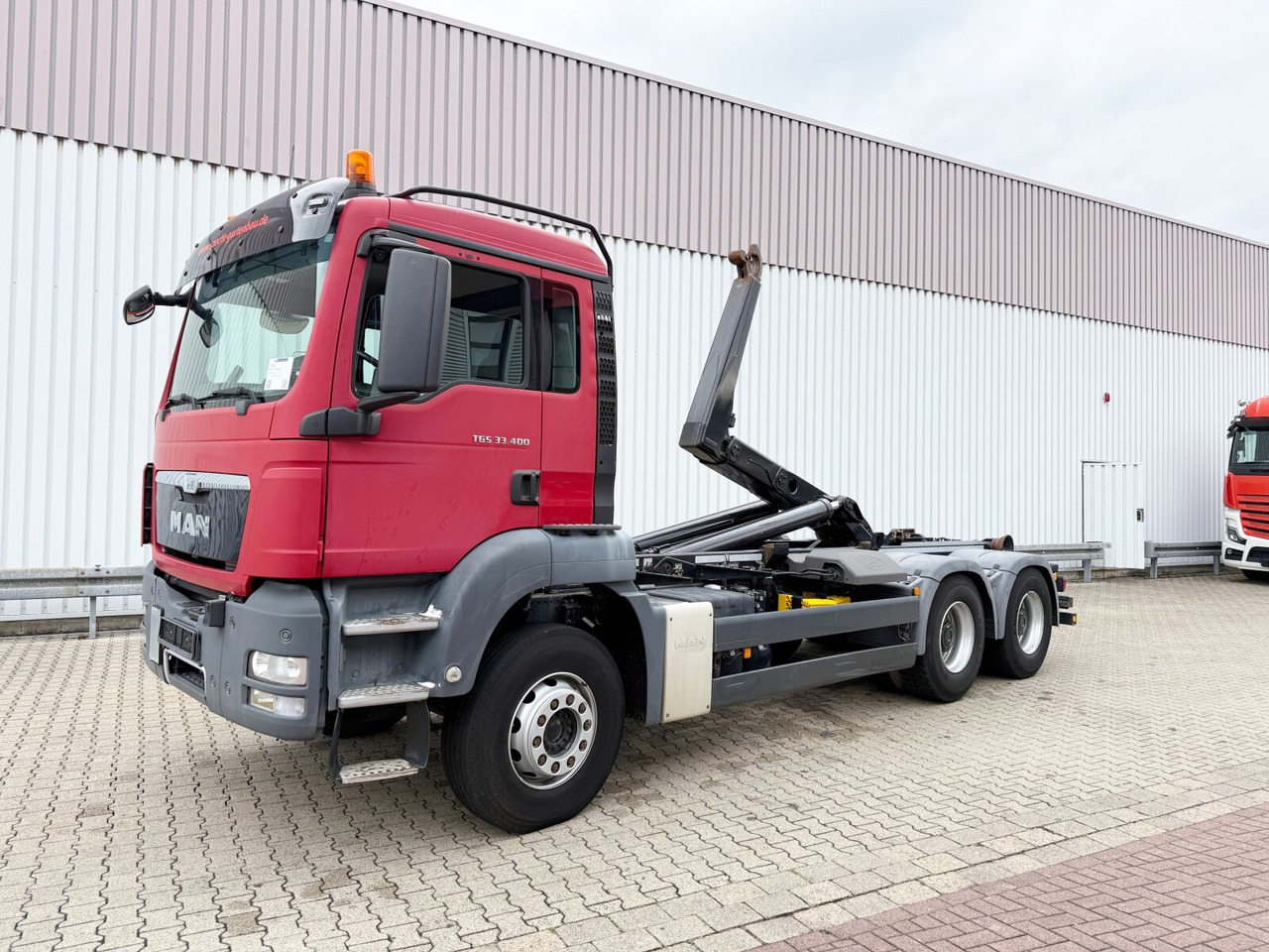 MAN TGS 33.400 6x4 BL TGS 33.400 6x4 BL, Navi - Hook lift truck: picture 1 MAN TGS 33.400 6x4 BL TGS 33.400 6x4 BL, Navi - Hook lift truck: picture 1