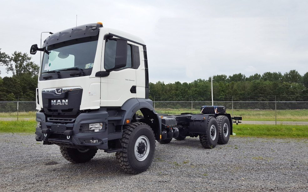 MAN TGS 33.440 6x6 BB CH TGS 33.440 6x6 BB CH, Euro2, Einzelbereifung - Cab chassis truck: picture 2 MAN TGS 33.440 6x6 BB CH TGS 33.440 6x6 BB CH, Euro2, Einzelbereifung - Cab chassis truck: picture 2