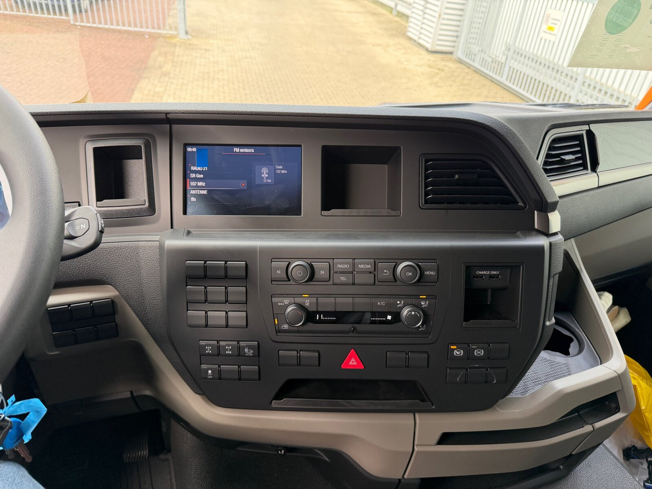 MAN TGS 41.440 8x4 BB CH TGS 41.440 8x4 BB CH, Retarder, MEHRFACH VORHANDEN! - Cab chassis truck: picture 5 MAN TGS 41.440 8x4 BB CH TGS 41.440 8x4 BB CH, Retarder, MEHRFACH VORHANDEN! - Cab chassis truck: picture 5