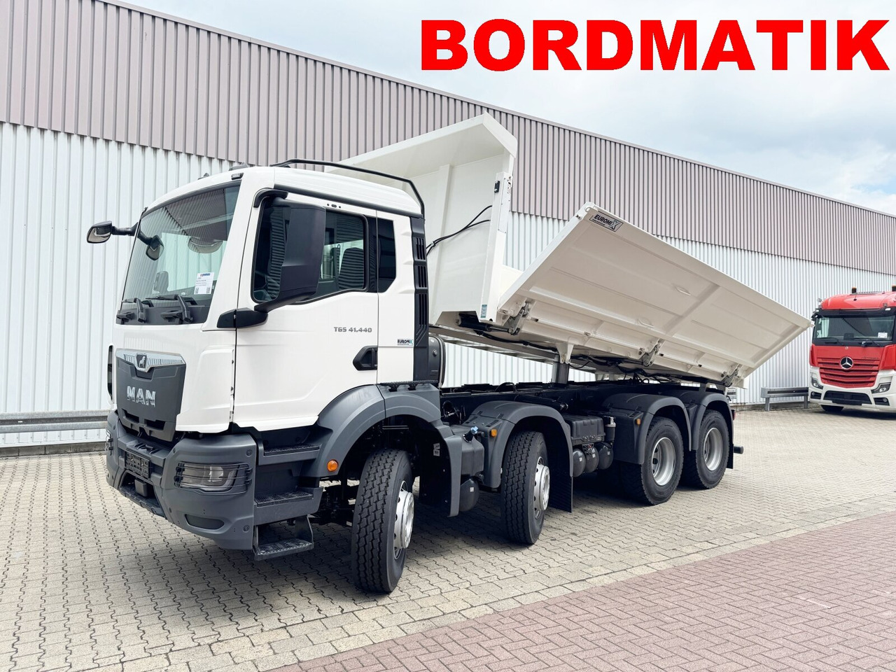 MAN TGS 41.440 8x4 BB TGS 41.440 8x4 BB, Bordmatik, ca. 16m³ - Cab chassis truck: picture 1 MAN TGS 41.440 8x4 BB TGS 41.440 8x4 BB, Bordmatik, ca. 16m³ - Cab chassis truck: picture 1
