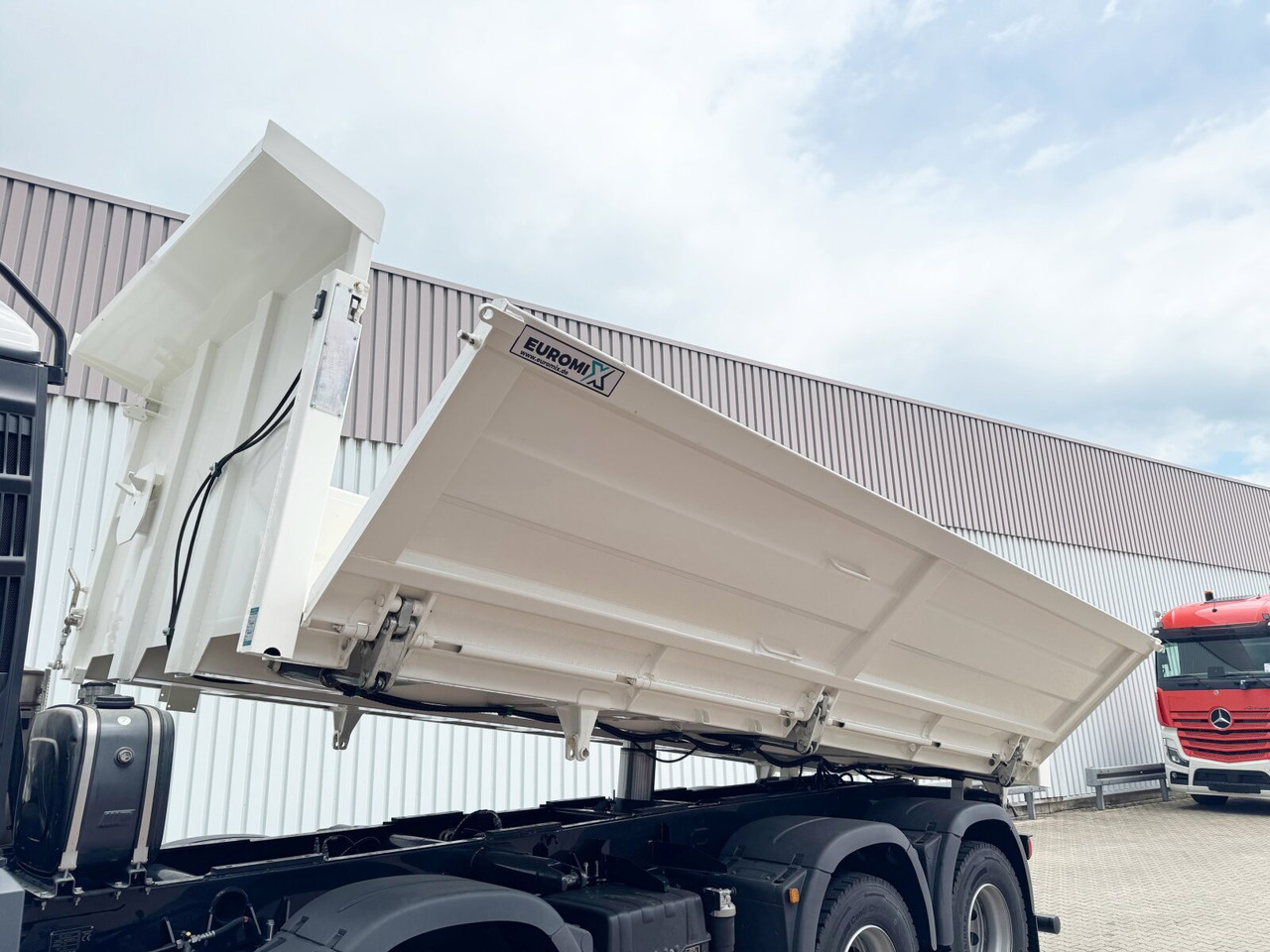 MAN TGS 41.440 8x4 BB TGS 41.440 8x4 BB, Bordmatik, ca. 16m³ - Cab chassis truck: picture 2 MAN TGS 41.440 8x4 BB TGS 41.440 8x4 BB, Bordmatik, ca. 16m³ - Cab chassis truck: picture 2