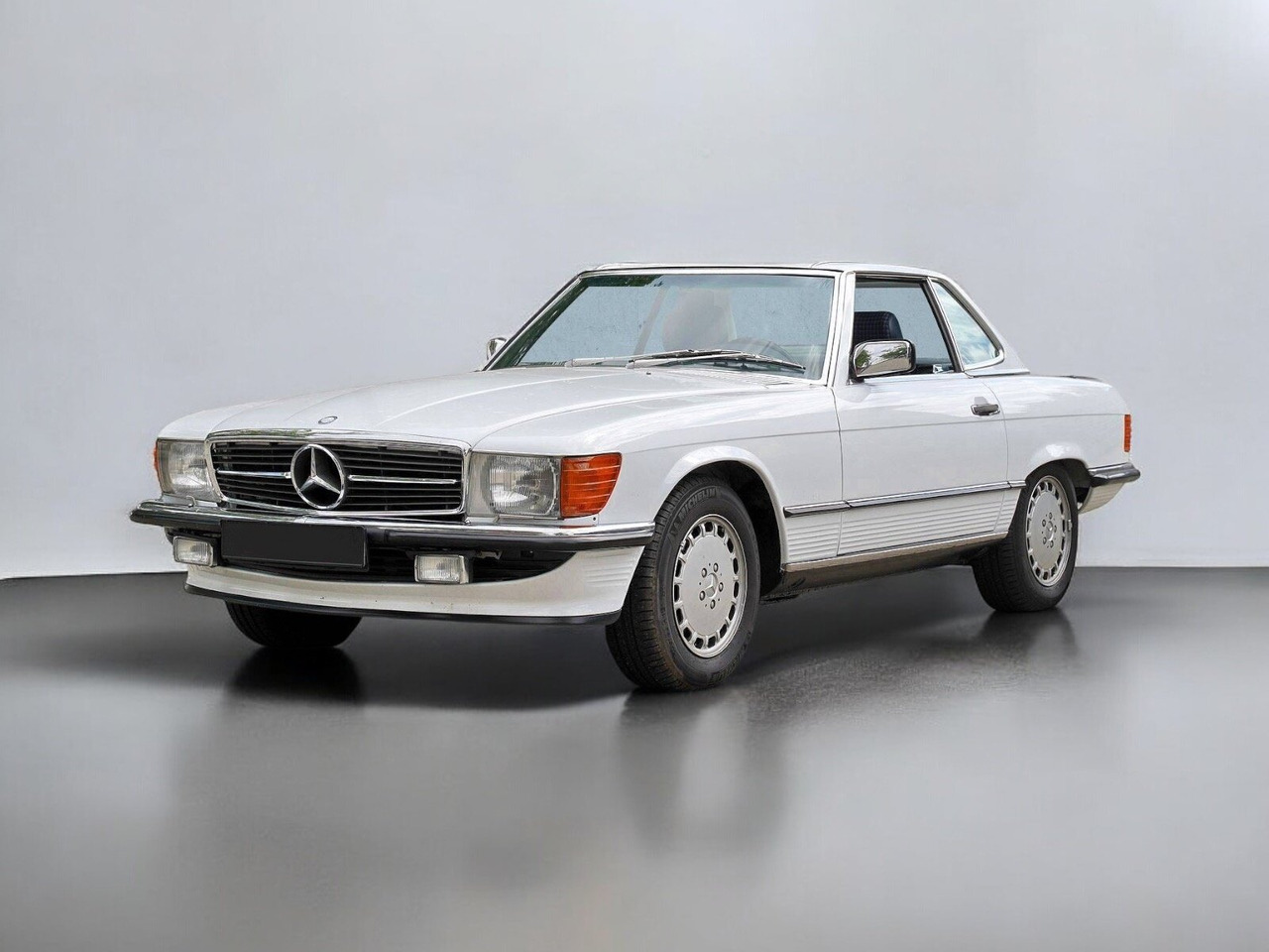 Mercedes-Benz 560 SL Roadster, 45.743km, R107 560 SL Roadster, 45.743km, R107 - Car: picture 1 Mercedes-Benz 560 SL Roadster, 45.743km, R107 560 SL Roadster, 45.743km, R107 - Car: picture 1