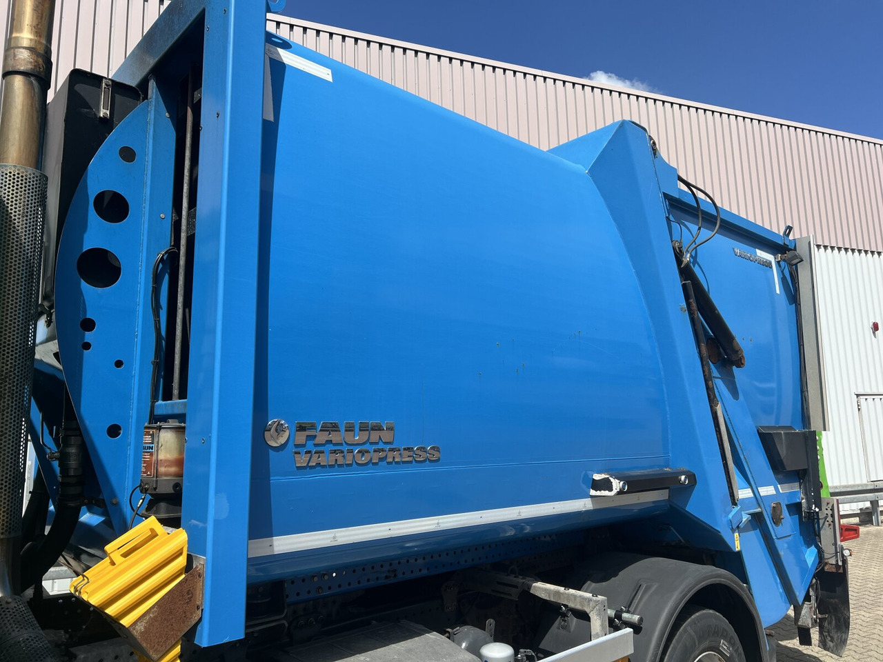 Mercedes-Benz Actros 2032 LA 4x4 Actros 2032 LA 4x4, Faun Variopress 310 ca. 10m³, Zöller Schüttung - Garbage truck: picture 4 Mercedes-Benz Actros 2032 LA 4x4 Actros 2032 LA 4x4, Faun Variopress 310 ca. 10m³, Zöller Schüttung - Garbage truck: picture 4