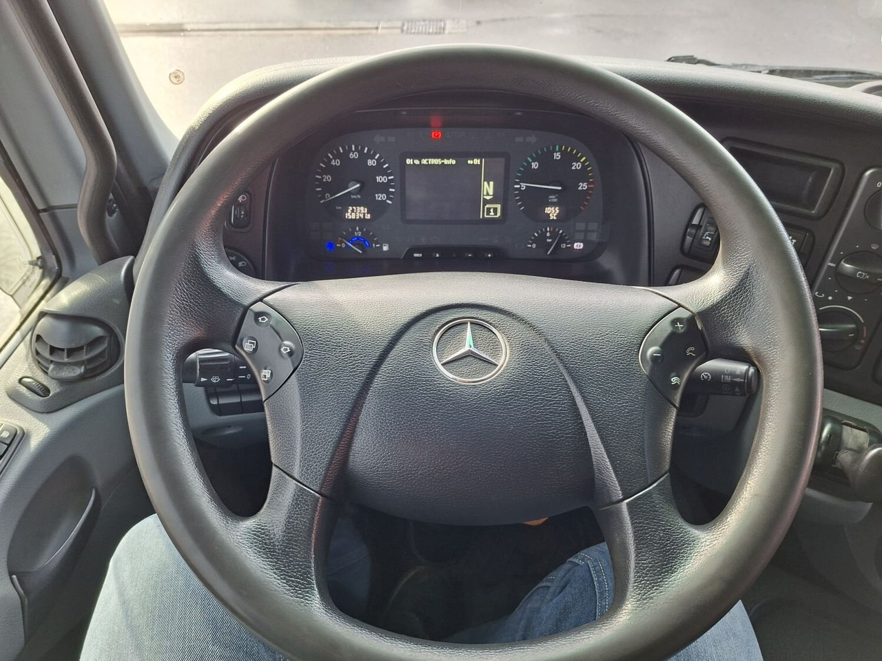 Mercedes-Benz Actros 4146 K 8x4/4 Actros 4146 K 8x4/4, Retarder, Kran Hiab XS 477 E-7 HiPro, Bj. 2010, Flyjib, Seilwinde, Funk - Hook lift truck, Crane truck: picture 4 Mercedes-Benz Actros 4146 K 8x4/4 Actros 4146 K 8x4/4, Retarder, Kran Hiab XS 477 E-7 HiPro, Bj. 2010, Flyjib, Seilwinde, Funk - Hook lift truck, Crane truck: picture 4