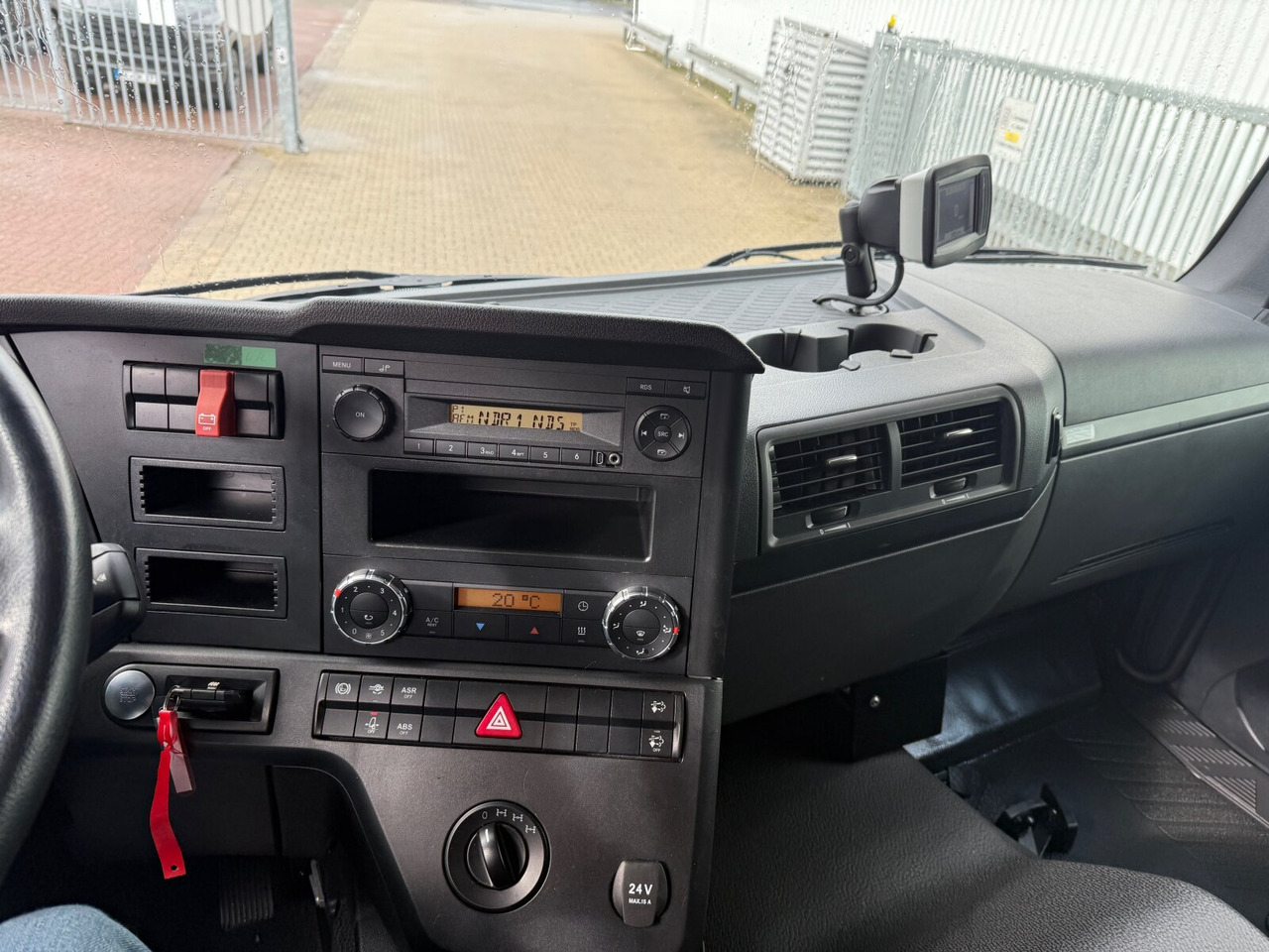 Mercedes-Benz Arocs 1827/30 A 4x4 Arocs 1827/30 A 4x4, Ex-! - Dropside/ Flatbed truck: picture 2 Mercedes-Benz Arocs 1827/30 A 4x4 Arocs 1827/30 A 4x4, Ex-! - Dropside/ Flatbed truck: picture 2