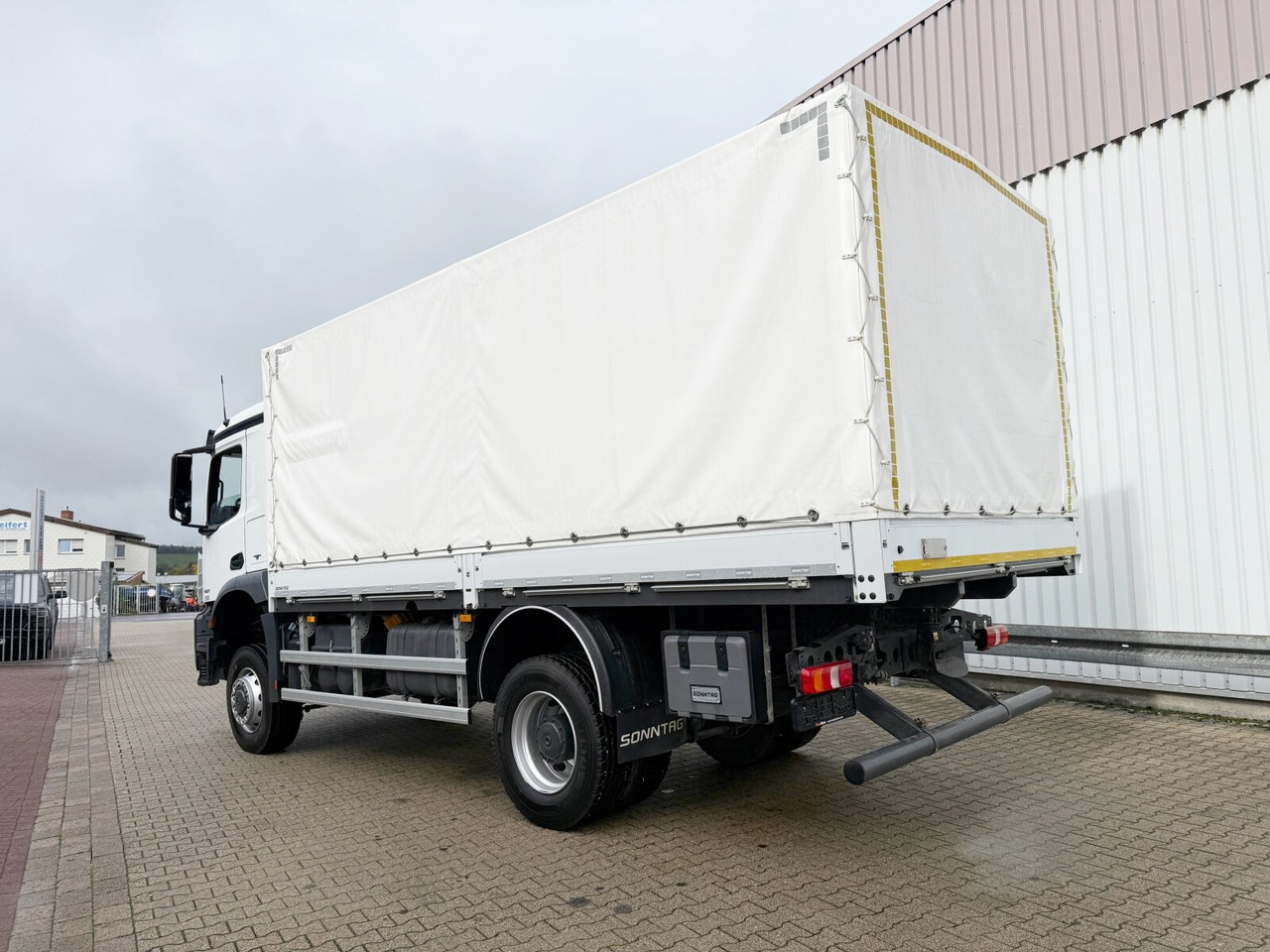 Dropside/ Flatbed truck Mercedes-Benz Arocs 1827 A 4x4 Arocs 1827 A 4x4, Ex-!: picture 13 Dropside/ Flatbed truck Mercedes-Benz Arocs 1827 A 4x4 Arocs 1827 A 4x4, Ex-!: picture 13