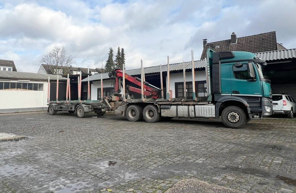 Mercedes-Benz Arocs 2651 L 6x4 Arocs 2651 L 6x4, Retarder, StreamSpace, Heckkran Epsilon M120L80 - Timber truck, Crane truck: picture 1 Mercedes-Benz Arocs 2651 L 6x4 Arocs 2651 L 6x4, Retarder, StreamSpace, Heckkran Epsilon M120L80 - Timber truck, Crane truck: picture 1