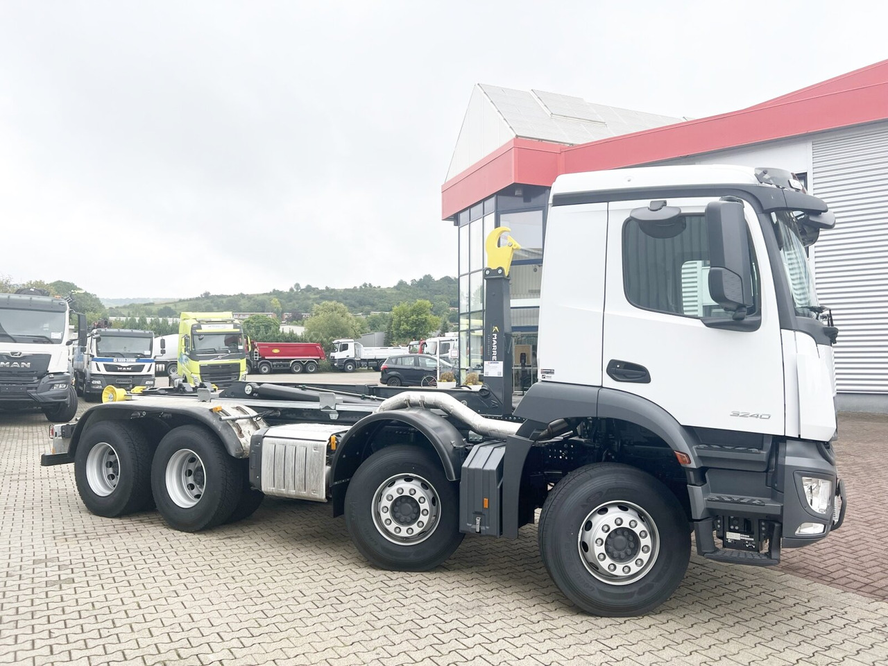 New Hook lift truck Mercedes-Benz Arocs 3240 8x4 Arocs 3240 8x4/42, Motorabtrieb: picture 10 New Hook lift truck Mercedes-Benz Arocs 3240 8x4 Arocs 3240 8x4/42, Motorabtrieb: picture 10