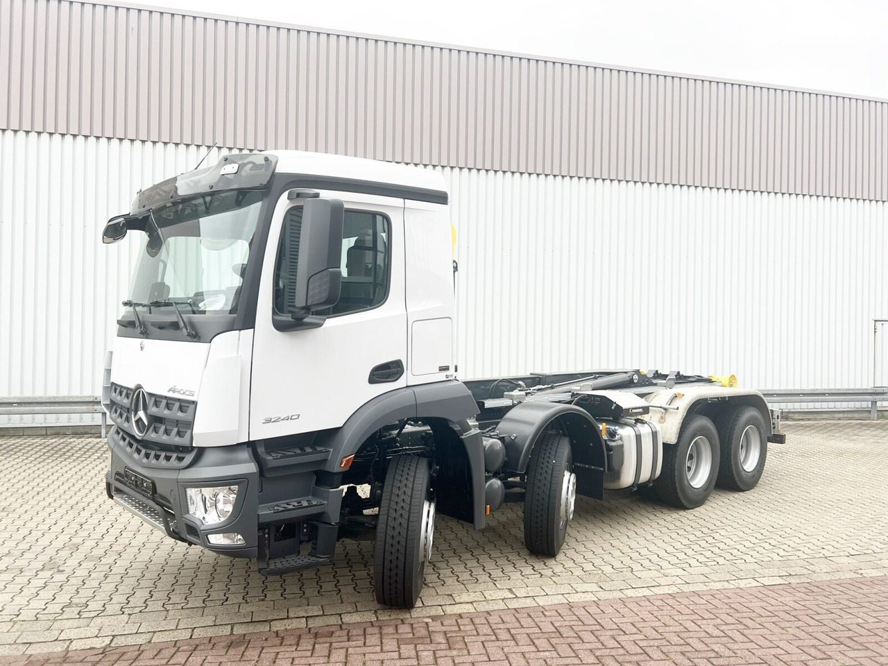 New Hook lift truck Mercedes-Benz Arocs 3240 8x4 Arocs 3240 8x4/42, Motorabtrieb: picture 8 New Hook lift truck Mercedes-Benz Arocs 3240 8x4 Arocs 3240 8x4/42, Motorabtrieb: picture 8