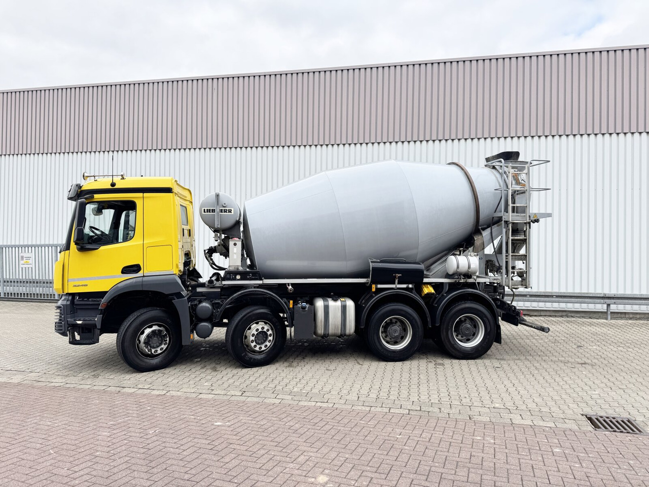 Mercedes-Benz Arocs 3246 B 8x4/4 Arocs 3246 B 8x4/4, Liebherr HTM 905 Mischer, 9m³, Multimedia Cockpit, Navi - Concrete mixer truck: picture 3 Mercedes-Benz Arocs 3246 B 8x4/4 Arocs 3246 B 8x4/4, Liebherr HTM 905 Mischer, 9m³, Multimedia Cockpit, Navi - Concrete mixer truck: picture 3