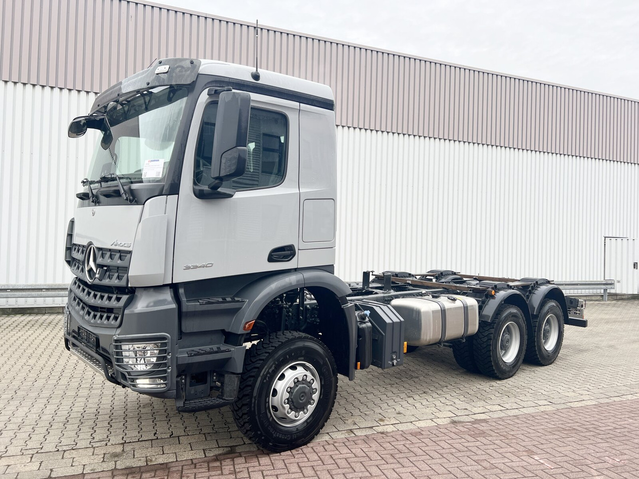 Mercedes-Benz Arocs 3340/46 A 6x6 Arocs 3340/46 A 6x6, Grounder - Cab chassis truck: picture 1 Mercedes-Benz Arocs 3340/46 A 6x6 Arocs 3340/46 A 6x6, Grounder - Cab chassis truck: picture 1