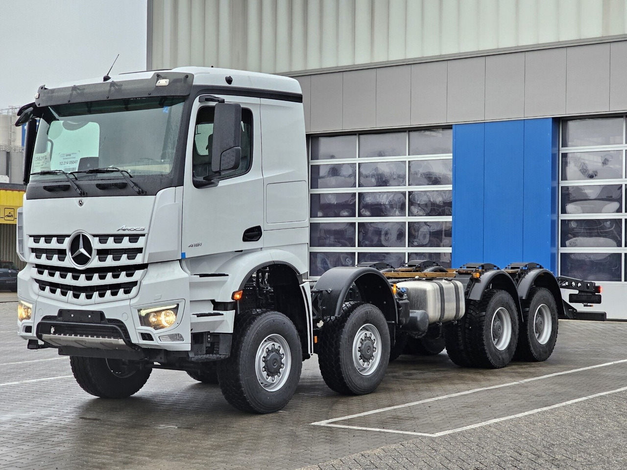 Mercedes-Benz Arocs 4151 AK 8x8/4 Arocs 4151 AK 8x8/4, Retarder, Navi, MultimediaCockpit, Grounder - Cab chassis truck: picture 1 Mercedes-Benz Arocs 4151 AK 8x8/4 Arocs 4151 AK 8x8/4, Retarder, Navi, MultimediaCockpit, Grounder - Cab chassis truck: picture 1