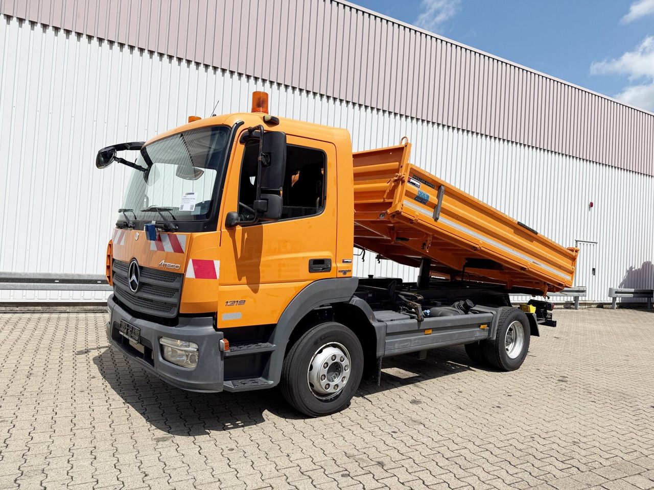 Mercedes-Benz Atego 1218/21 K 4x2 Atego 1218/21 K 4x2, AHK - Tipper: picture 1 Mercedes-Benz Atego 1218/21 K 4x2 Atego 1218/21 K 4x2, AHK - Tipper: picture 1