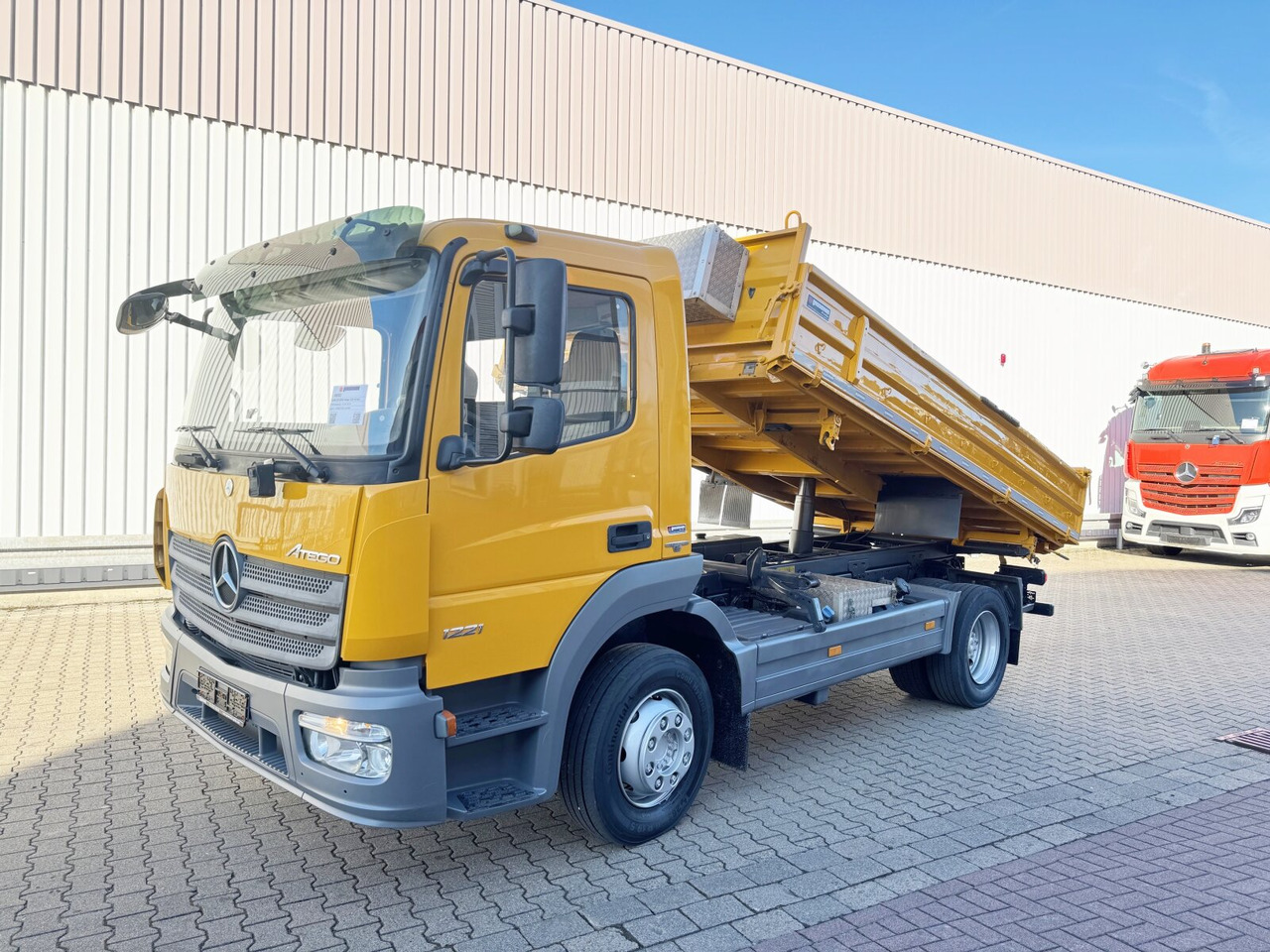 Mercedes-Benz Atego 1221 K 4x2 Atego 1221 K 4x2, 2x AHK - Tipper: picture 1 Mercedes-Benz Atego 1221 K 4x2 Atego 1221 K 4x2, 2x AHK - Tipper: picture 1