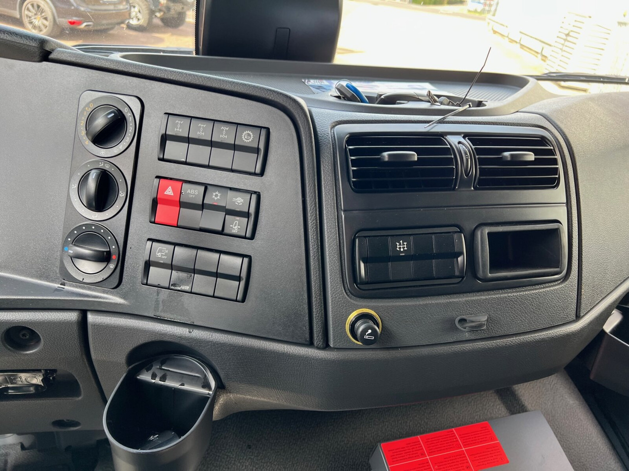 Mercedes-Benz Atego 1324/27 A 4x4 Atego 1324/27 A 4x4, Nebenantrieb - Cab chassis truck: picture 4 Mercedes-Benz Atego 1324/27 A 4x4 Atego 1324/27 A 4x4, Nebenantrieb - Cab chassis truck: picture 4