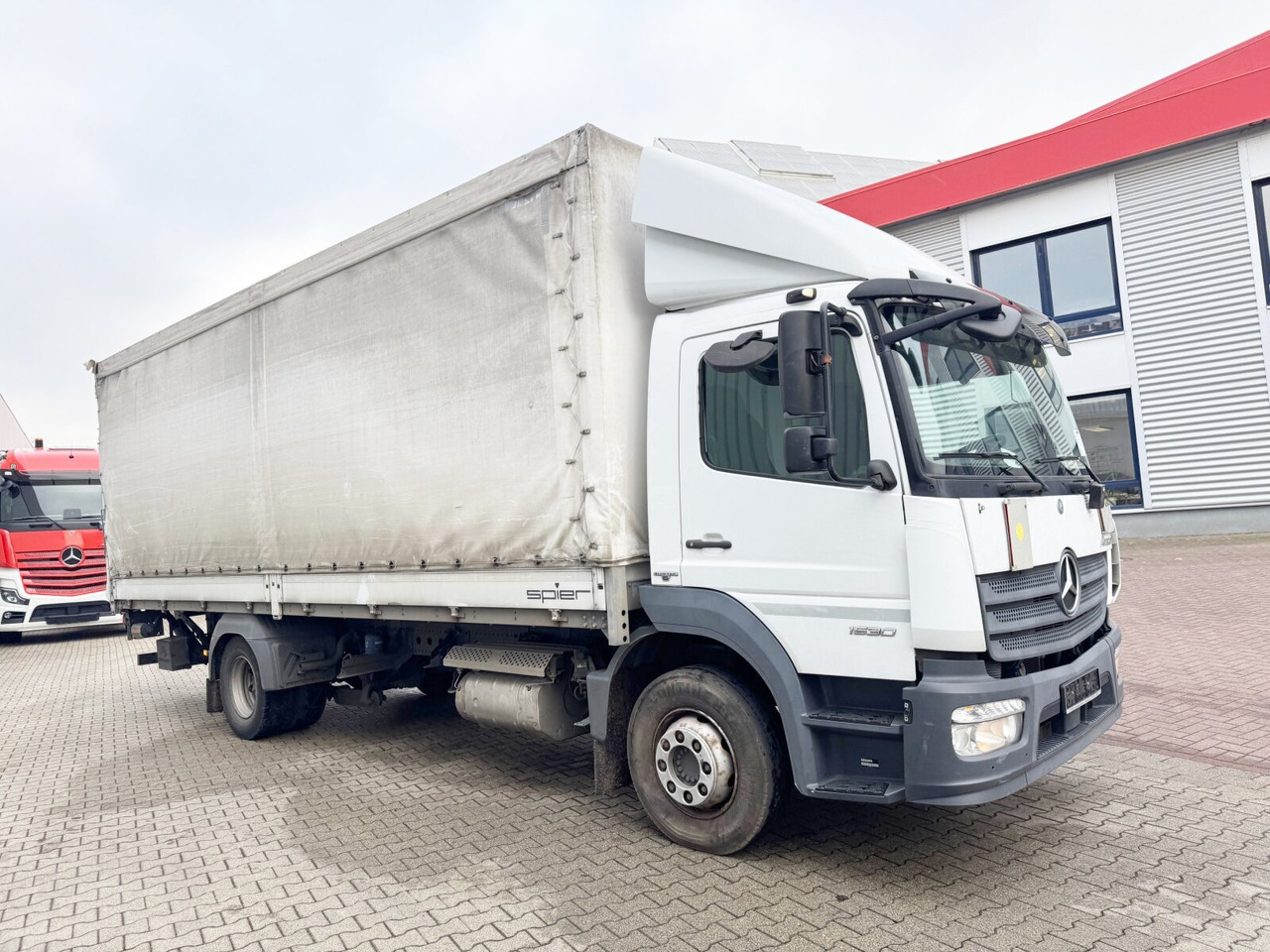 Dropside/ Flatbed truck Mercedes-Benz Atego 1530 L 4x2 Atego 1530 L 4x2 mit LBW Dhollandia: picture 8 Dropside/ Flatbed truck Mercedes-Benz Atego 1530 L 4x2 Atego 1530 L 4x2 mit LBW Dhollandia: picture 8