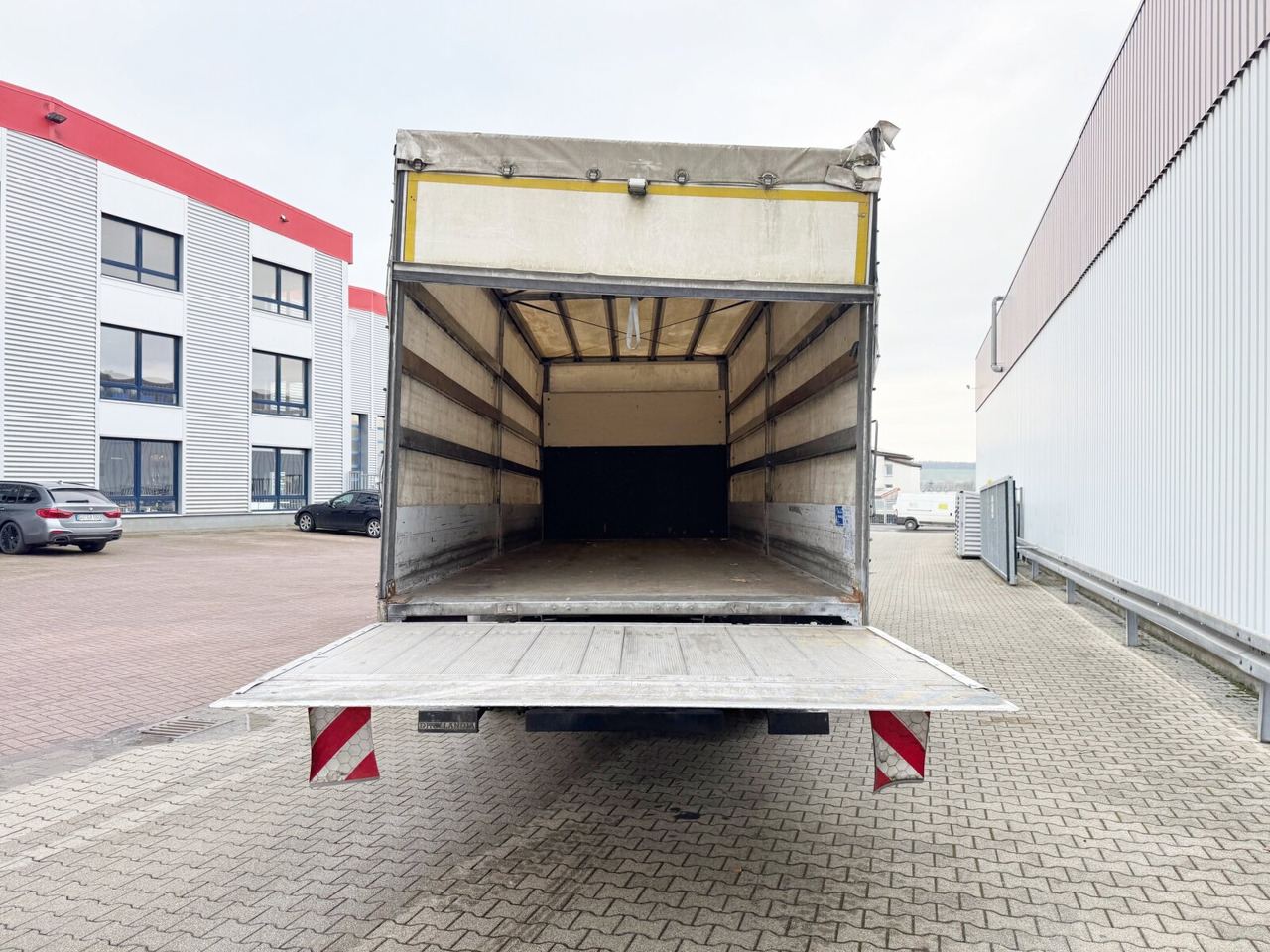 Dropside/ Flatbed truck Mercedes-Benz Atego 1530 L 4x2 Atego 1530 L 4x2 mit LBW Dhollandia: picture 10 Dropside/ Flatbed truck Mercedes-Benz Atego 1530 L 4x2 Atego 1530 L 4x2 mit LBW Dhollandia: picture 10