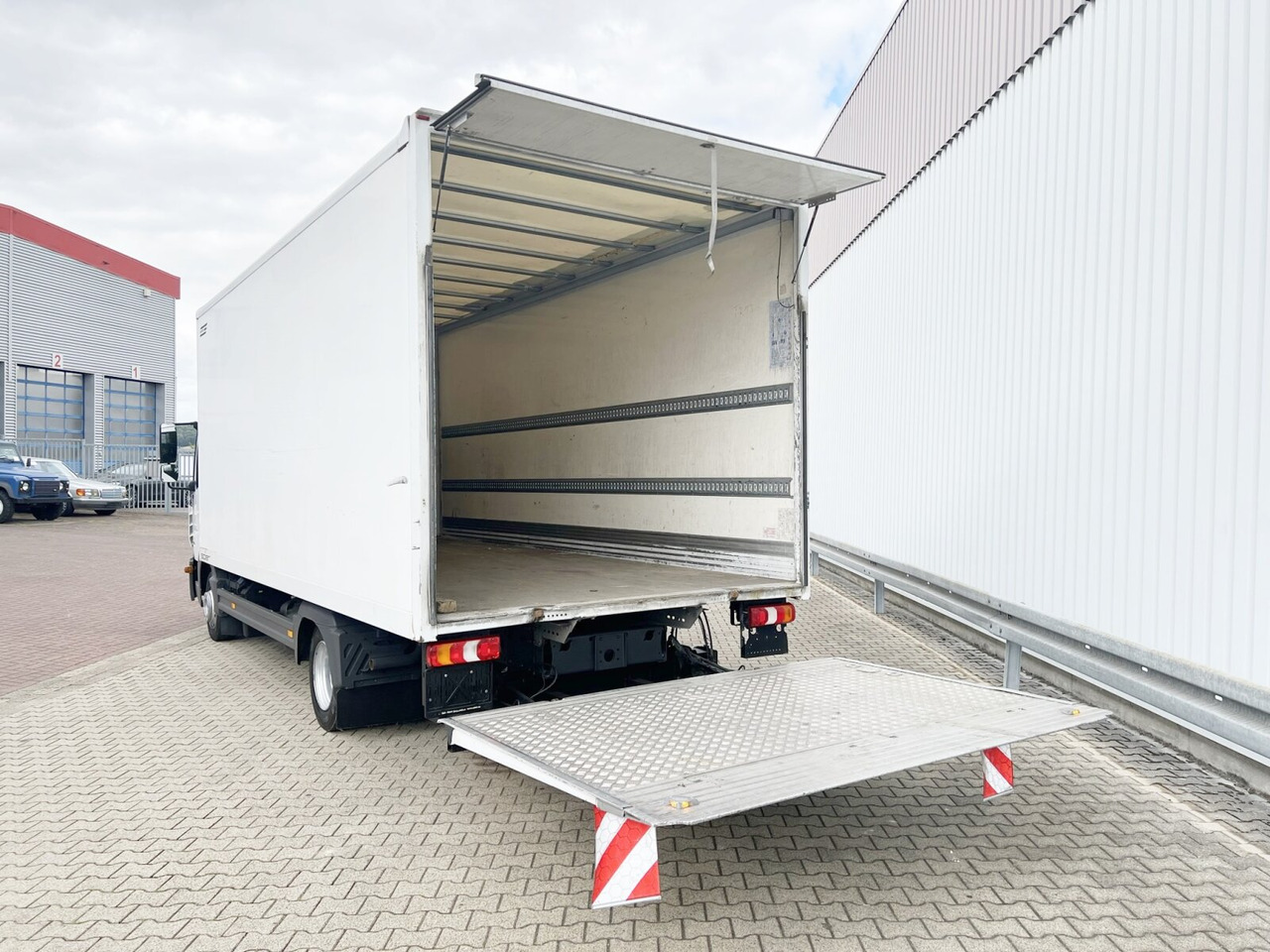Mercedes-Benz Atego 816 4x2 Atego 816 4x2, LBW - Box truck: picture 2 Mercedes-Benz Atego 816 4x2 Atego 816 4x2, LBW - Box truck: picture 2