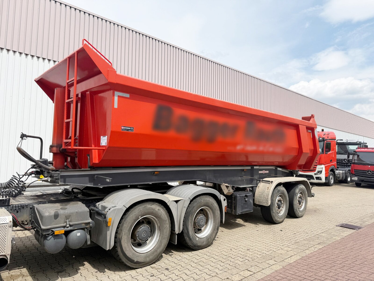 2A-SA Kippauflieger ca. 24m³ 2A-SA Kippauflieger ca. 24m³ - Semi-trailer: picture 1 2A-SA Kippauflieger ca. 24m³ 2A-SA Kippauflieger ca. 24m³ - Semi-trailer: picture 1