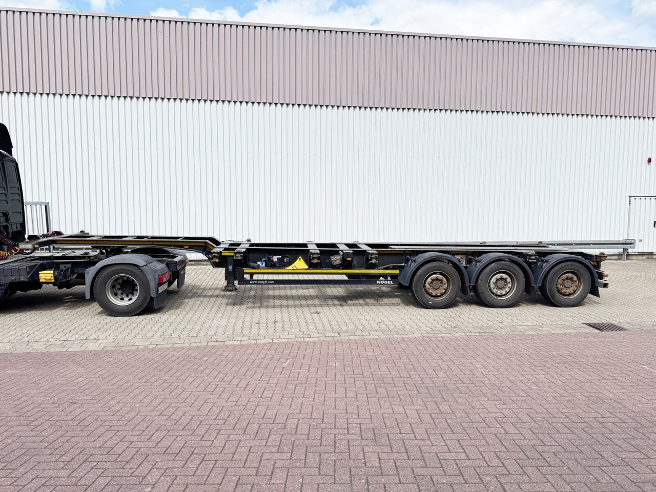 Kögel Port 45 Simplex Container-Chassis Port 45 Simplex, Container-Chassis, 20/2x20/30/40/45 Fuß, ausziehbar - Semi-trailer: picture 1 Kögel Port 45 Simplex Container-Chassis Port 45 Simplex, Container-Chassis, 20/2x20/30/40/45 Fuß, ausziehbar - Semi-trailer: picture 1