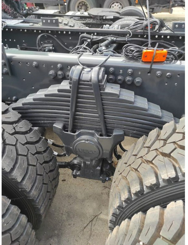 New Hook lift truck T-WAY 450 8x4 T-WAY 450 8x4: picture 12