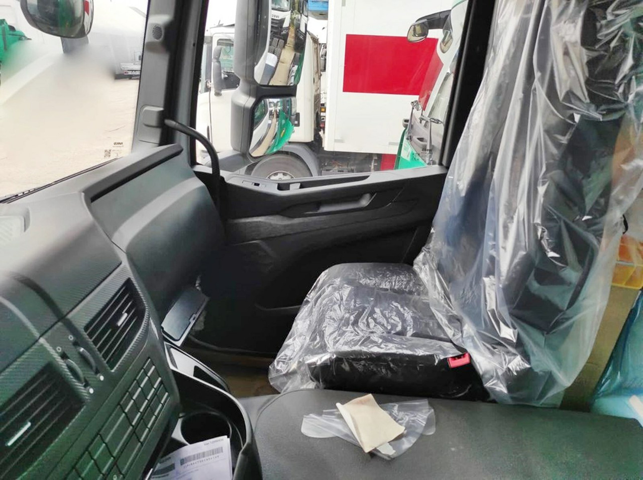 New Hook lift truck T-WAY 450 8x4 T-WAY 450 8x4: picture 6