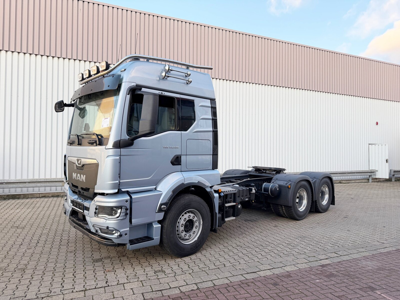 MAN TGS 33.520 6x4 BL SA TGS 33.520 6x4 BL SA, Retarder, LED, Nebenantrieb - Tractor unit: picture 1 MAN TGS 33.520 6x4 BL SA TGS 33.520 6x4 BL SA, Retarder, LED, Nebenantrieb - Tractor unit: picture 1