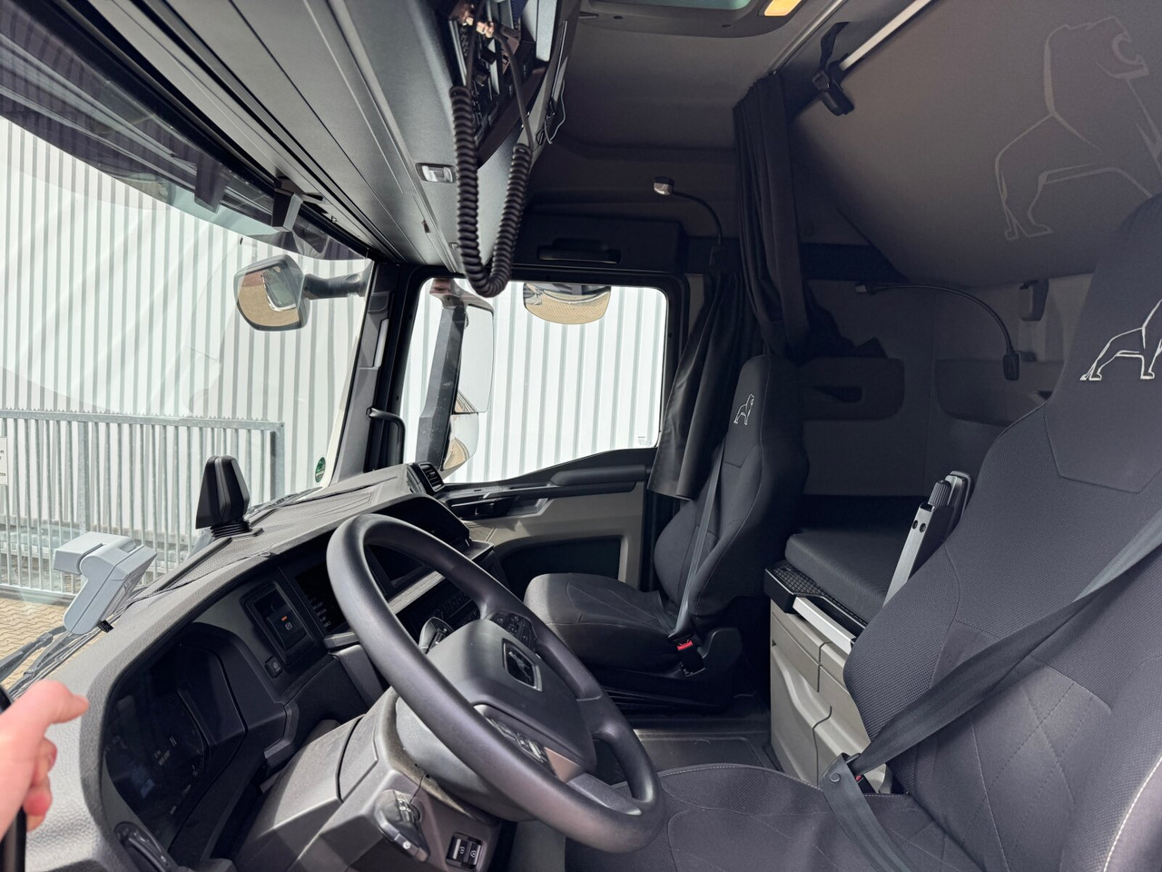 MAN TGX 18.470 4x2 BL TGX 18.470 4x2 BL, Retarder, Navi - Tractor unit: picture 2 MAN TGX 18.470 4x2 BL TGX 18.470 4x2 BL, Retarder, Navi - Tractor unit: picture 2