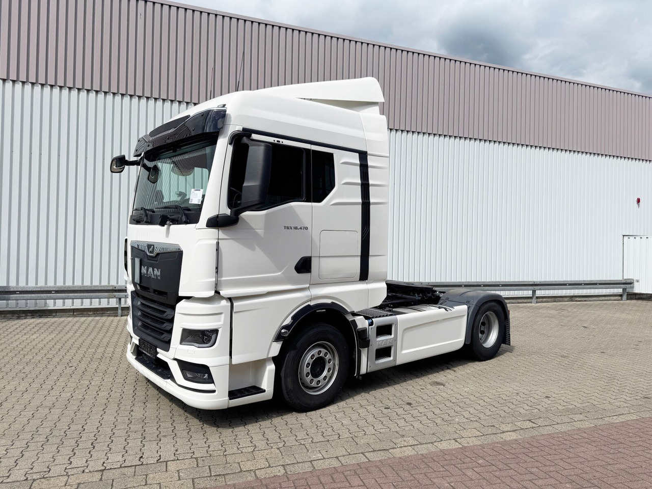 MAN TGX 18.470 4x2 BL TGX 18.470 4x2 BL, Retarder, Navi - Tractor unit: picture 1 MAN TGX 18.470 4x2 BL TGX 18.470 4x2 BL, Retarder, Navi - Tractor unit: picture 1