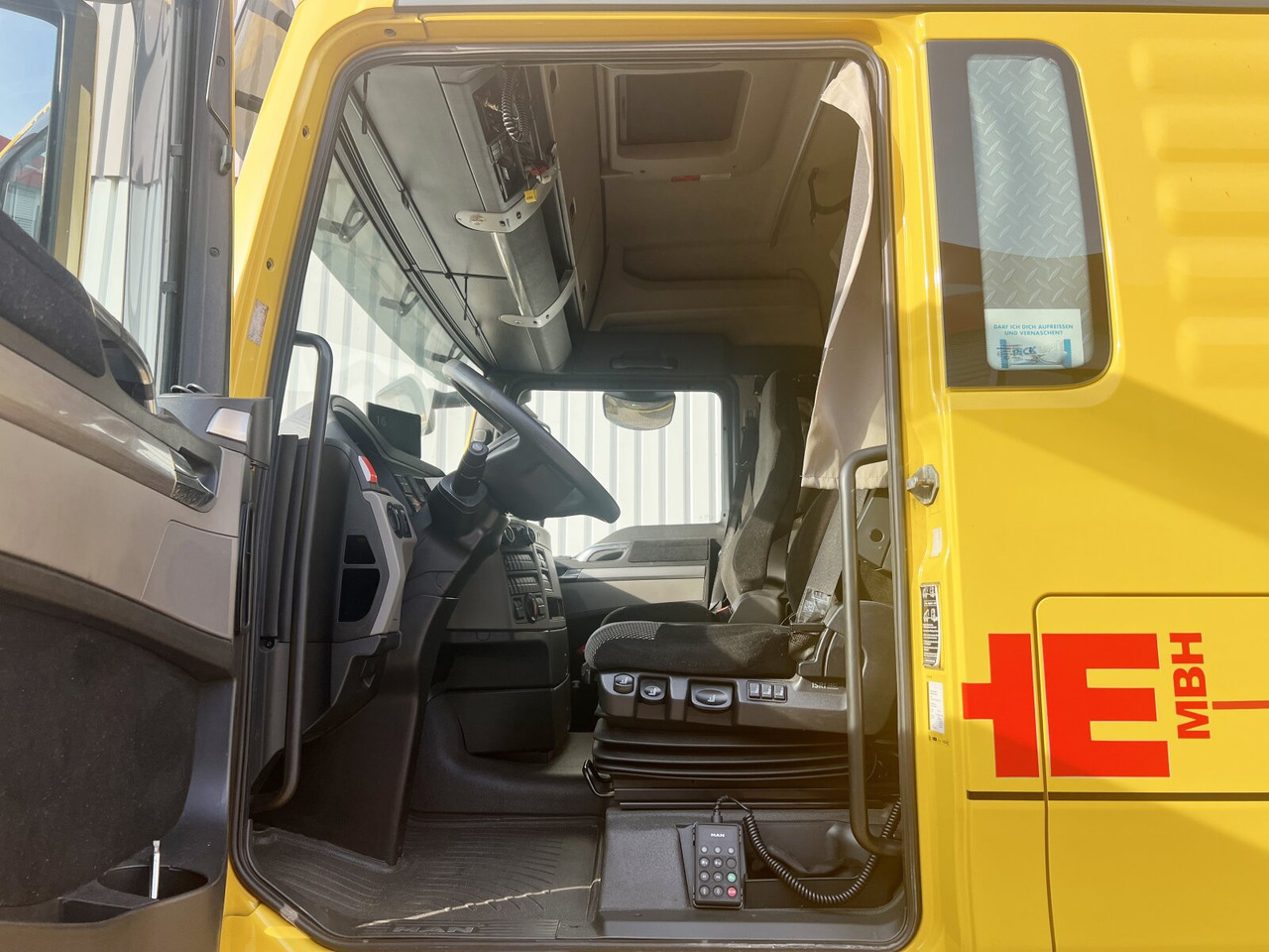 MAN TGX 18.500 4X2 LLS TGX 18.500 4X2 LLS, Retarder, Vollumer - Tractor unit: picture 2 MAN TGX 18.500 4X2 LLS TGX 18.500 4X2 LLS, Retarder, Vollumer - Tractor unit: picture 2