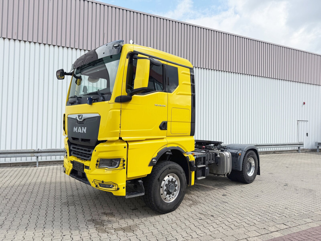 MAN TGX 18.510 4X4H BL SA TGX 18.510 4X4H BL SA, PriTarder, HydroDrive, Navi, LED, Kipphydraulik - Tractor unit: picture 1 MAN TGX 18.510 4X4H BL SA TGX 18.510 4X4H BL SA, PriTarder, HydroDrive, Navi, LED, Kipphydraulik - Tractor unit: picture 1