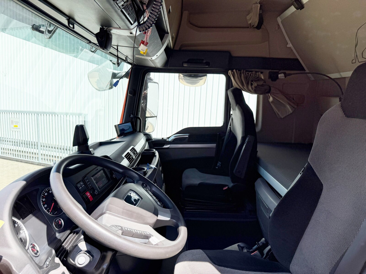 MAN TGX 26.510 6X2/4 BLS TGX 26.510 6X2/4 BLS, Intarder, Vorlauflenk-/lift, XLX-Fahrerhaus, Standklima - Tractor unit: picture 2 MAN TGX 26.510 6X2/4 BLS TGX 26.510 6X2/4 BLS, Intarder, Vorlauflenk-/lift, XLX-Fahrerhaus, Standklima - Tractor unit: picture 2
