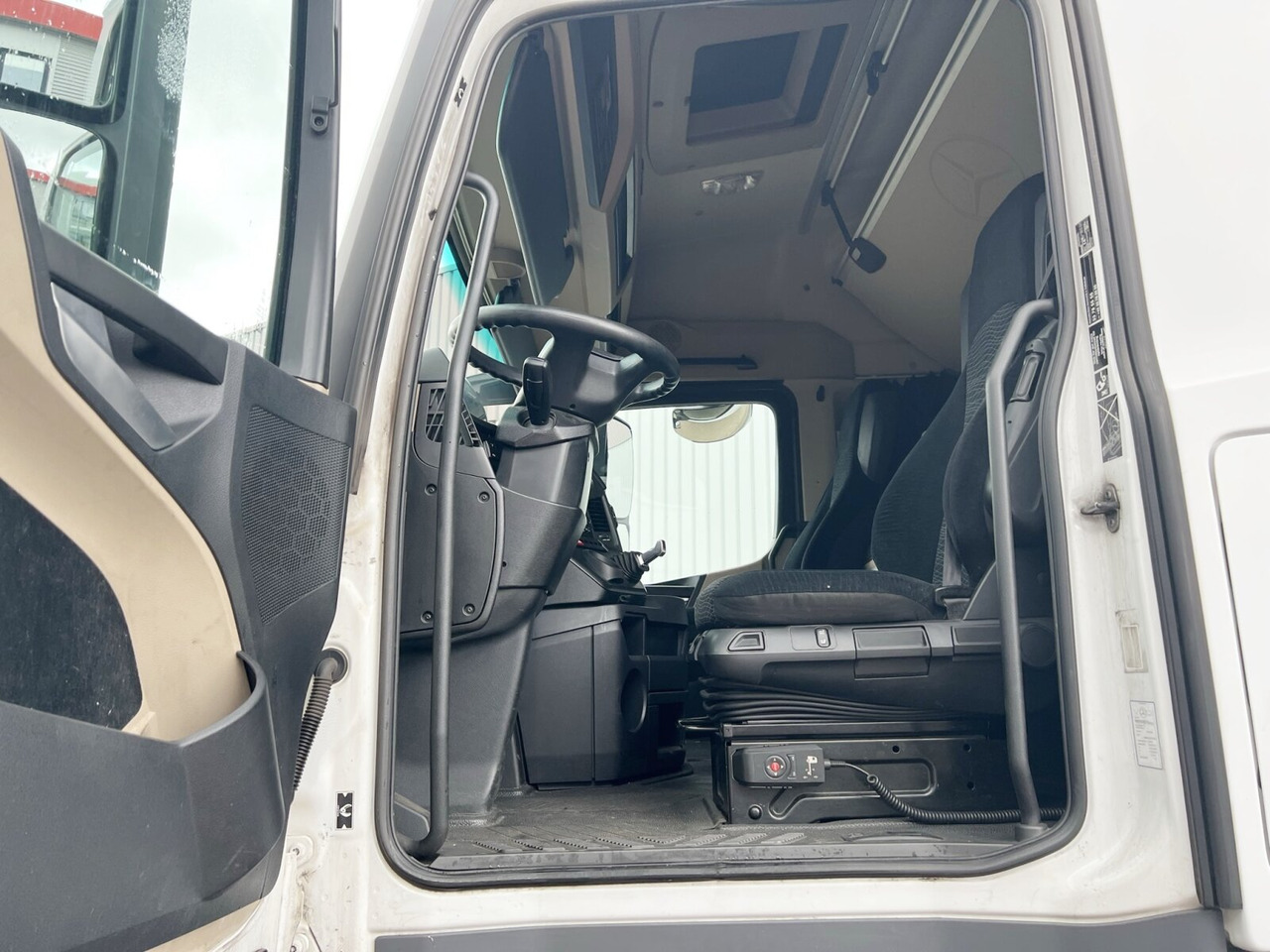 Mercedes-Benz Actros 1842/45 LS 4x2 Actros 1842/45 LS 4x2, 3x VORHANDEN - Tractor unit: picture 2 Mercedes-Benz Actros 1842/45 LS 4x2 Actros 1842/45 LS 4x2, 3x VORHANDEN - Tractor unit: picture 2