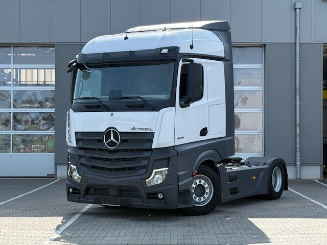 Mercedes-Benz Actros 1845 LSnRL 4x2 Actros 1845 LSnRL 4x2, Retarder, Volumer, MultimediaCockpit, Navi - Tractor unit: picture 1 Mercedes-Benz Actros 1845 LSnRL 4x2 Actros 1845 LSnRL 4x2, Retarder, Volumer, MultimediaCockpit, Navi - Tractor unit: picture 1