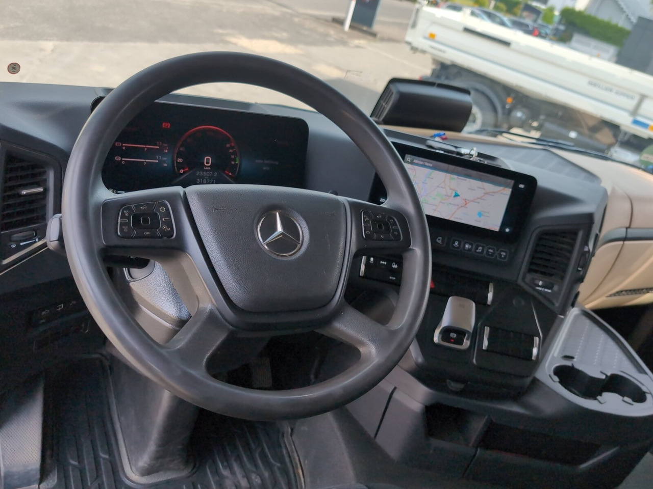 Mercedes-Benz Actros 2148 LS 4x4 HAD Actros 2148 LS 4x4 HAD, Retarder, Navi, MultimediaCockpit, Hydraulik - Tractor unit: picture 4 Mercedes-Benz Actros 2148 LS 4x4 HAD Actros 2148 LS 4x4 HAD, Retarder, Navi, MultimediaCockpit, Hydraulik - Tractor unit: picture 4