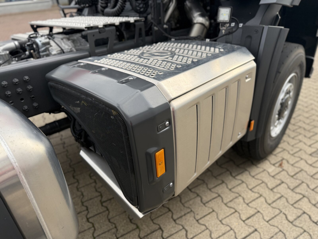 Mercedes-Benz Arocs 1853 AS 4x4 Arocs 1853 AS 4x4, Retarder, MultimediaCockpit, Navi - Tractor unit: picture 3 Mercedes-Benz Arocs 1853 AS 4x4 Arocs 1853 AS 4x4, Retarder, MultimediaCockpit, Navi - Tractor unit: picture 3