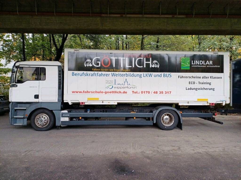 MAN TGA 18.350 4x2 LL TGA 18.350 4x2 LL, Fahrschulausstattung - Truck: picture 3 MAN TGA 18.350 4x2 LL TGA 18.350 4x2 LL, Fahrschulausstattung - Truck: picture 3