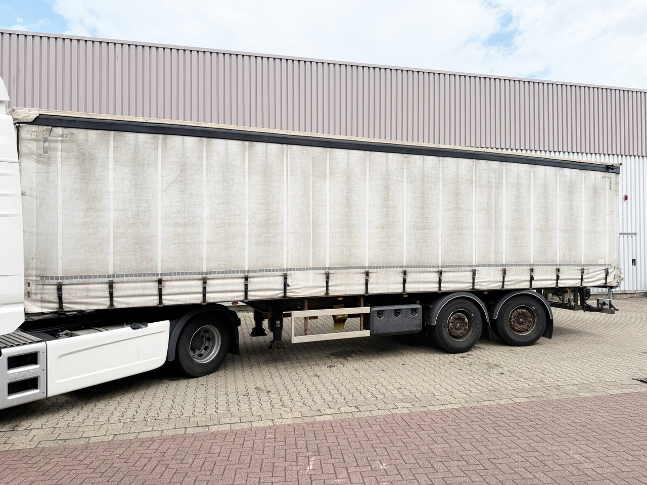 WEB Trailer LPRS 18 WEB Trailer LPRS 18, Liftachse, Zwangslenkung, Edscha, Stapleraufnahme - Dropside/ Flatbed semi-trailer: picture 1 WEB Trailer LPRS 18 WEB Trailer LPRS 18, Liftachse, Zwangslenkung, Edscha, Stapleraufnahme - Dropside/ Flatbed semi-trailer: picture 1