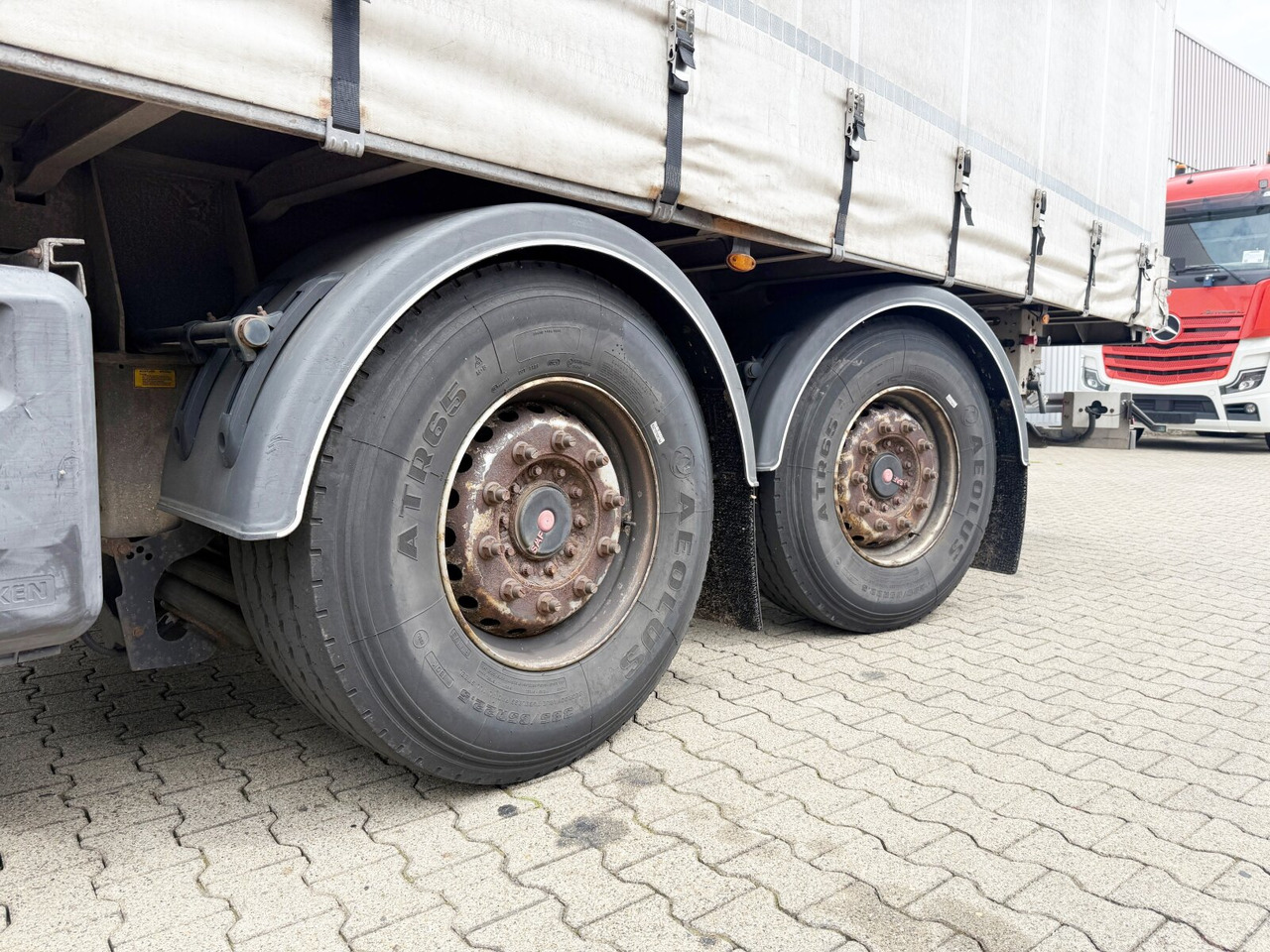 WEB Trailer LPRS 18 WEB Trailer LPRS 18, Liftachse, Zwangslenkung, Edscha, Stapleraufnahme - Dropside/ Flatbed semi-trailer: picture 4 WEB Trailer LPRS 18 WEB Trailer LPRS 18, Liftachse, Zwangslenkung, Edscha, Stapleraufnahme - Dropside/ Flatbed semi-trailer: picture 4